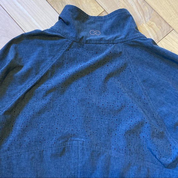 Calia by Carrie Underwood gray lightweight perforated pattern jacket medium - Picture 10 of 11